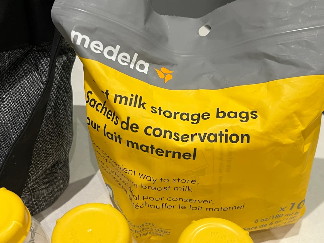 Medela Electric Breast Pump with Bottles and Storage Bags - photo 5