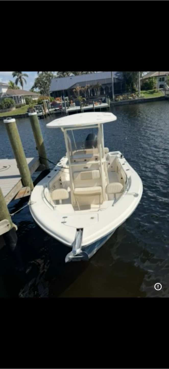 24 feet sea chaser White Center Console Boat