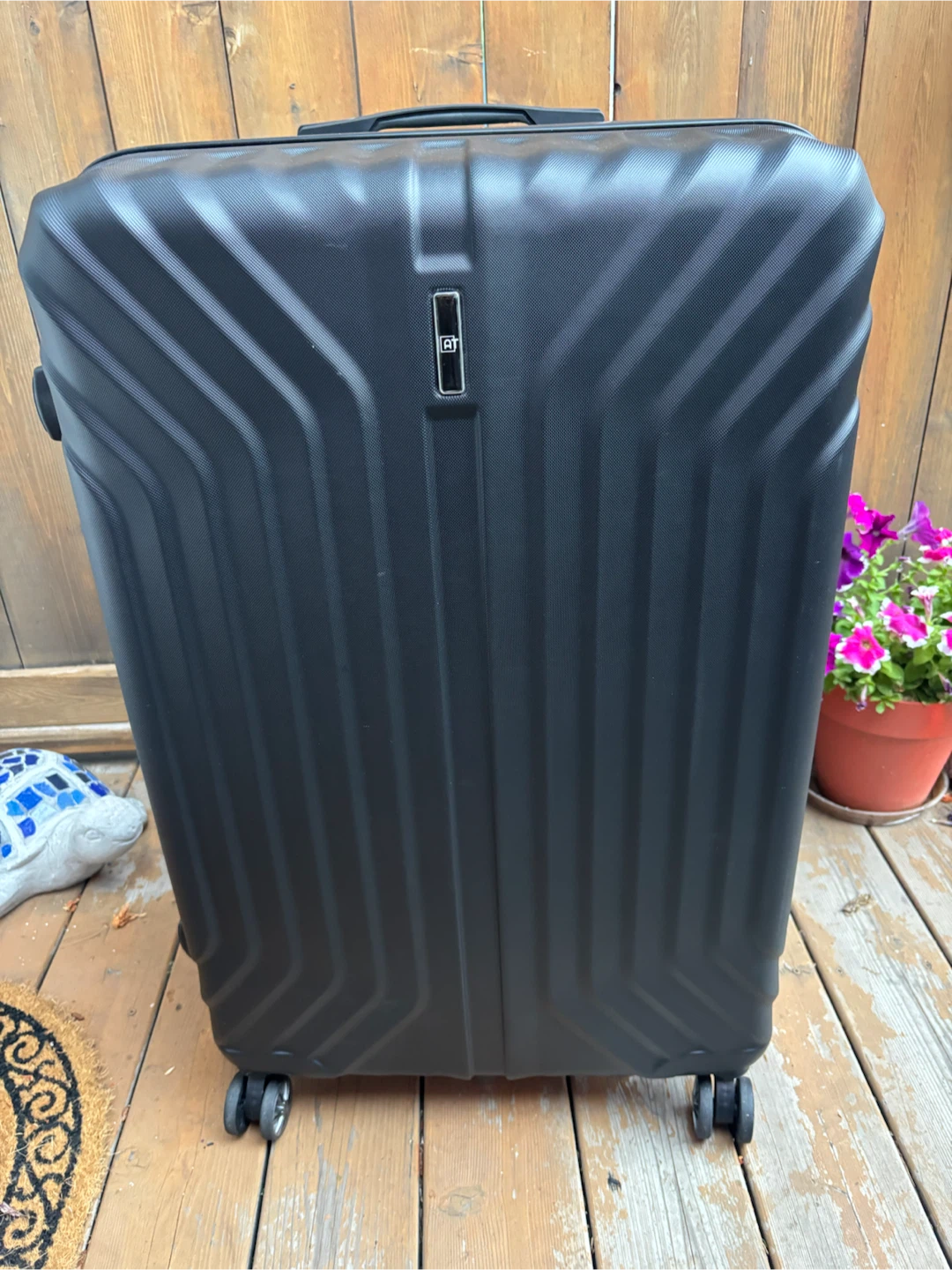American Tourister Black Hardside Spinner Luggage