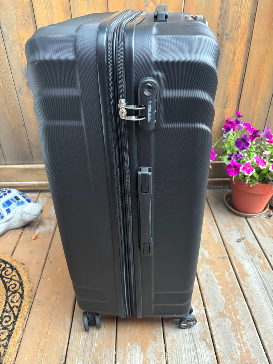 American Tourister Black Hardside Spinner Luggage - photo 3