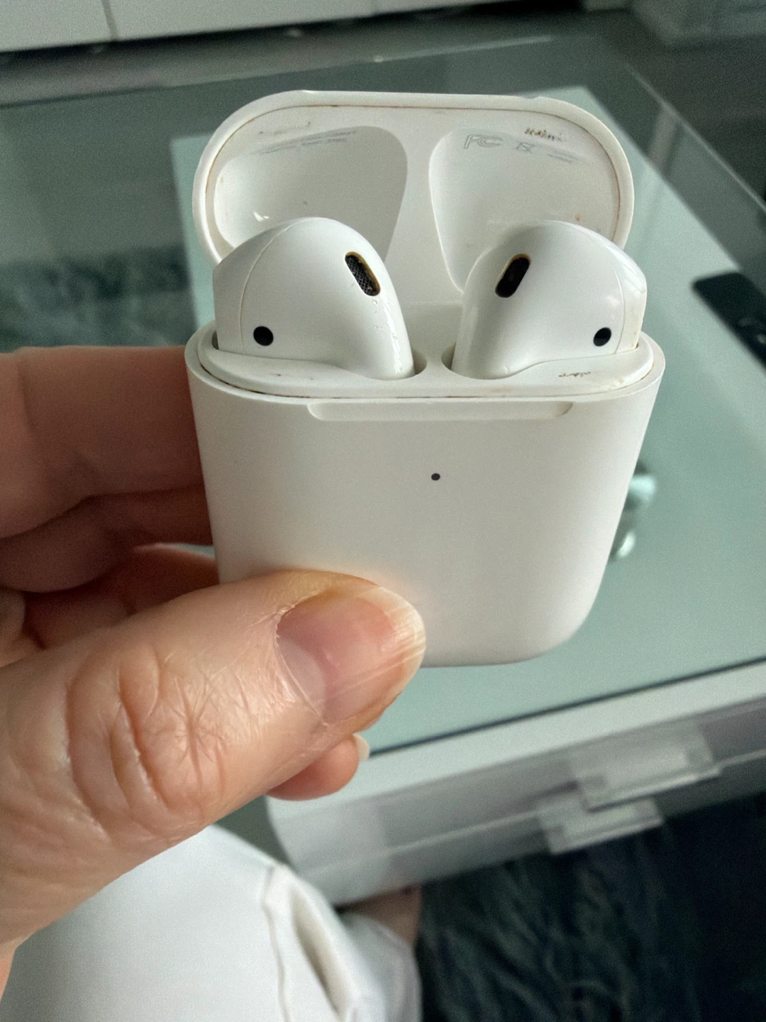 Apple AirPods 2nd Generation - photo 3