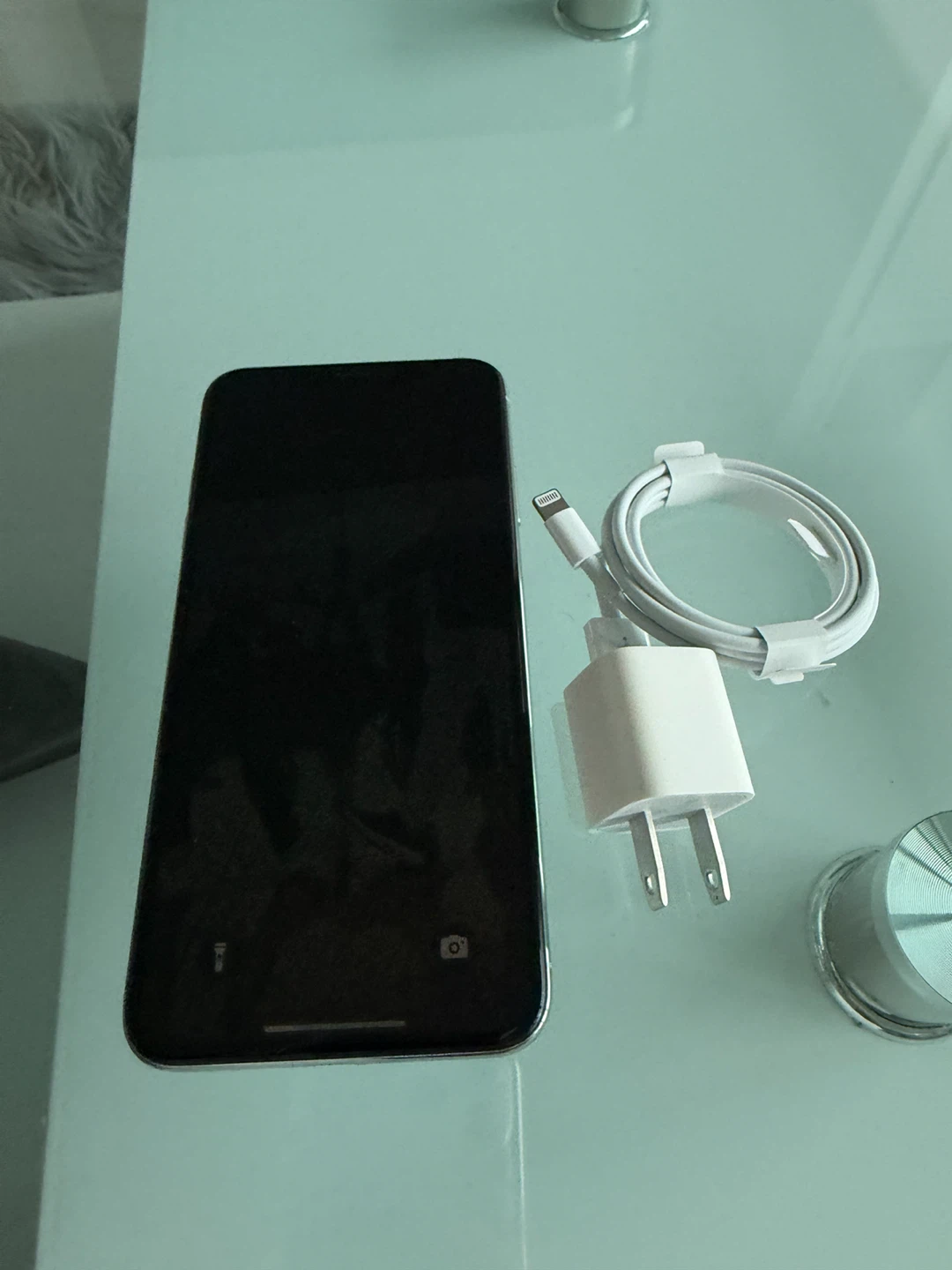 Apple iPhone XS Max (512GB) in Silver.