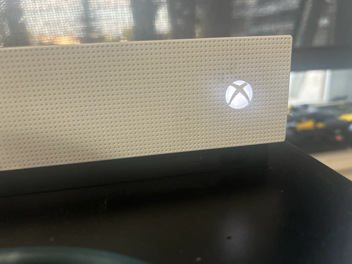 Xbox One S Console 1tb - photo 2
