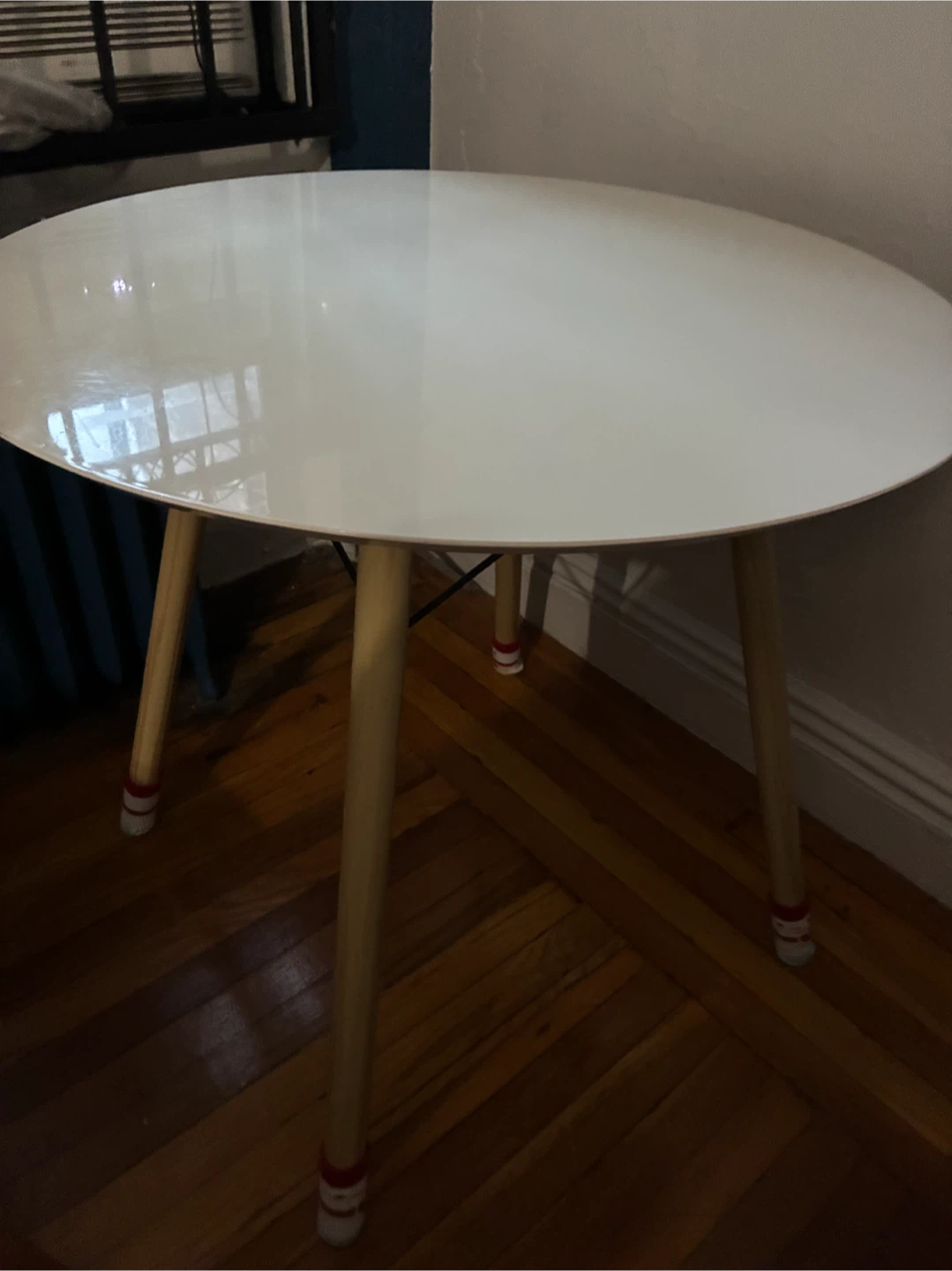 white round table