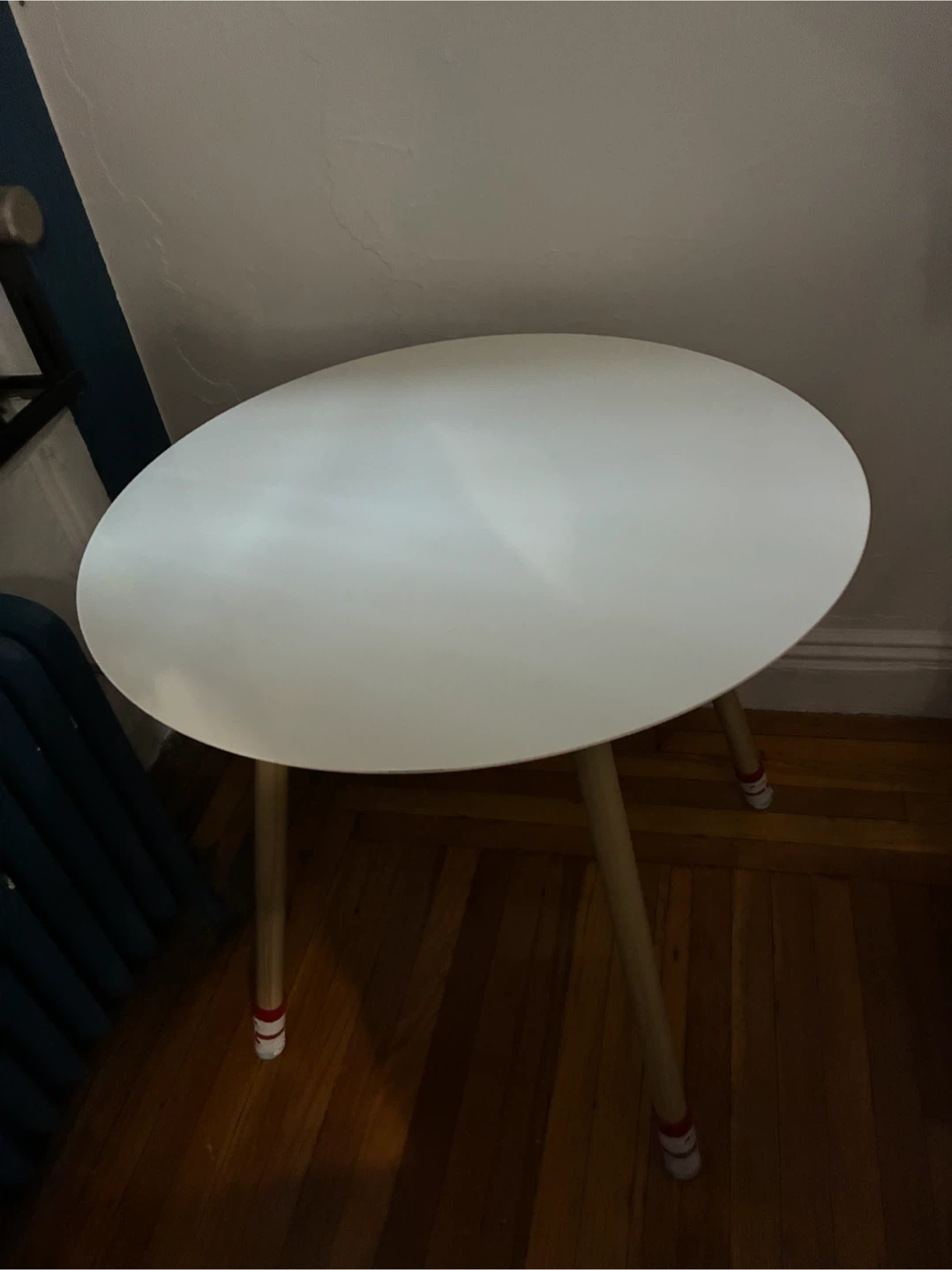 white round table - photo 2