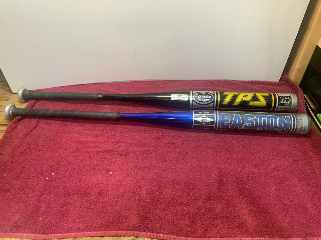 SOFTBALL BATS AND BAG
