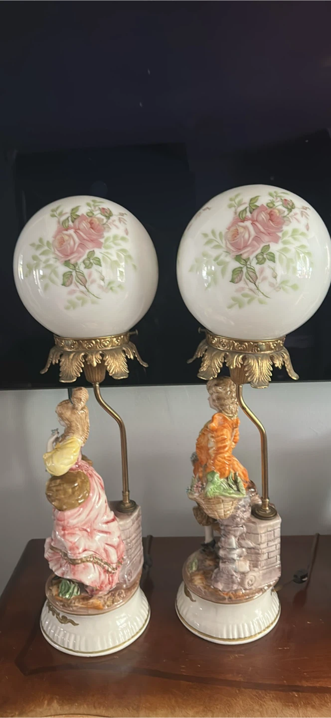 Vintage Porcelain Figurine Lamps (Pair) - photo 2