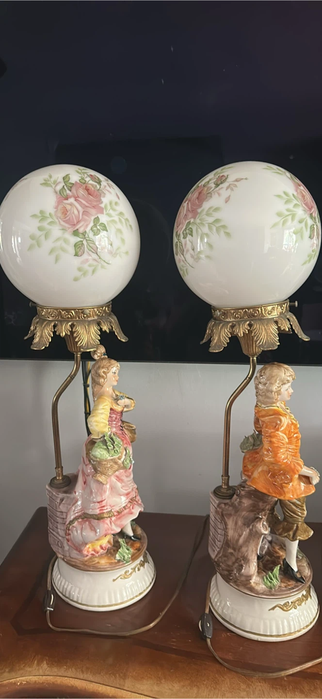 Vintage Porcelain Figurine Lamps (Pair) - photo 4