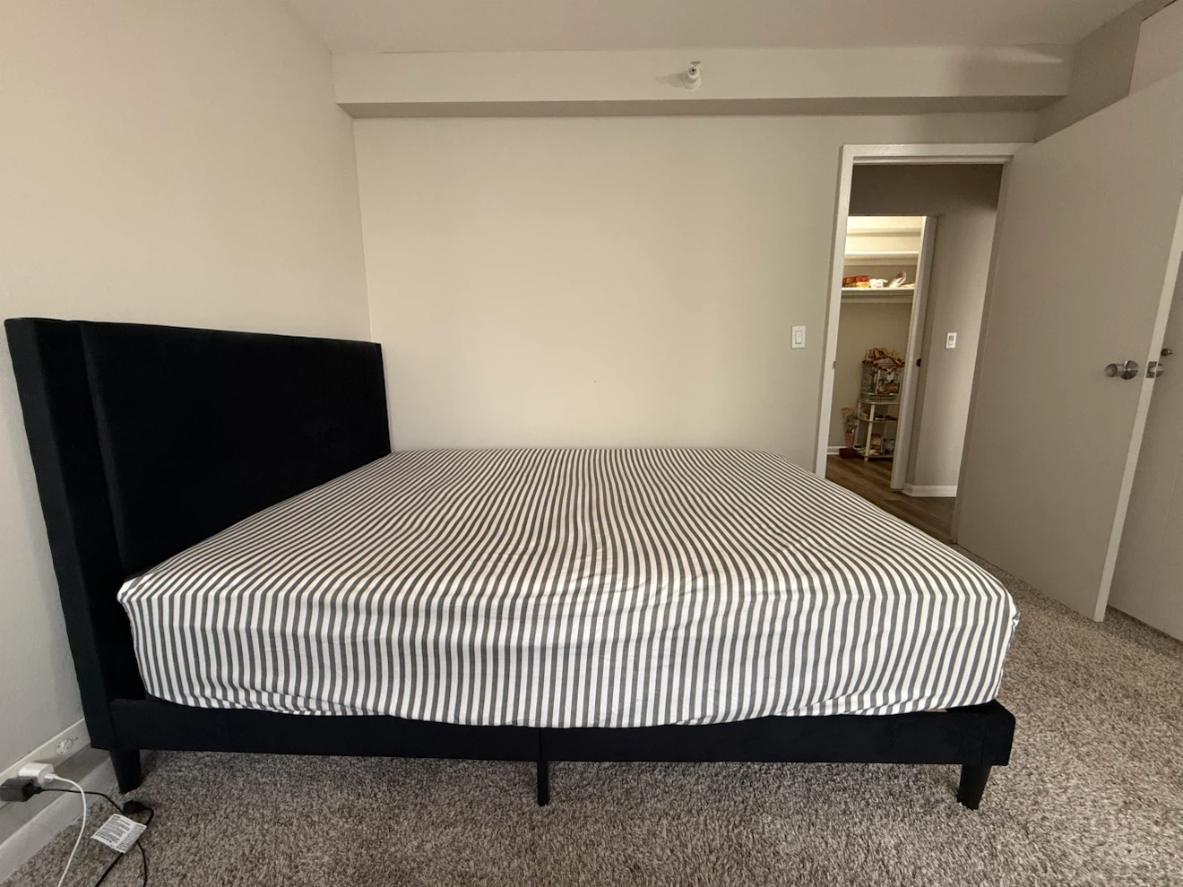Full Size Bed Frame + Mattress – Excellent Condition - photo 2