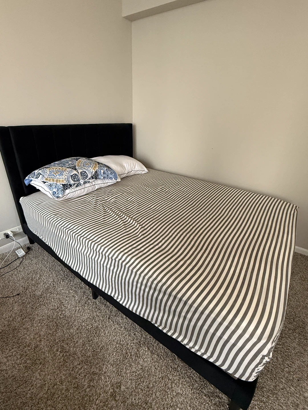 Full Size Bed Frame + Mattress – Excellent Condition - photo 5