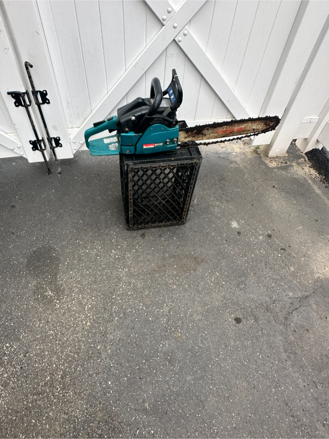 Makita Chainsaw - photo 2