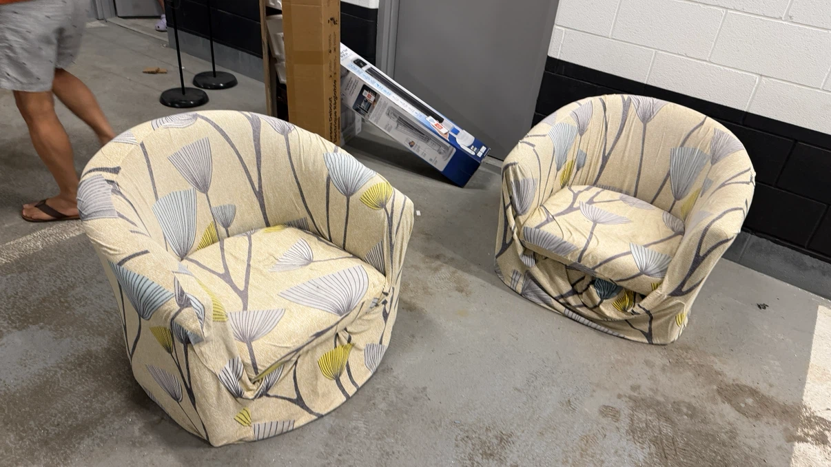 2 sofas with changeable covers
