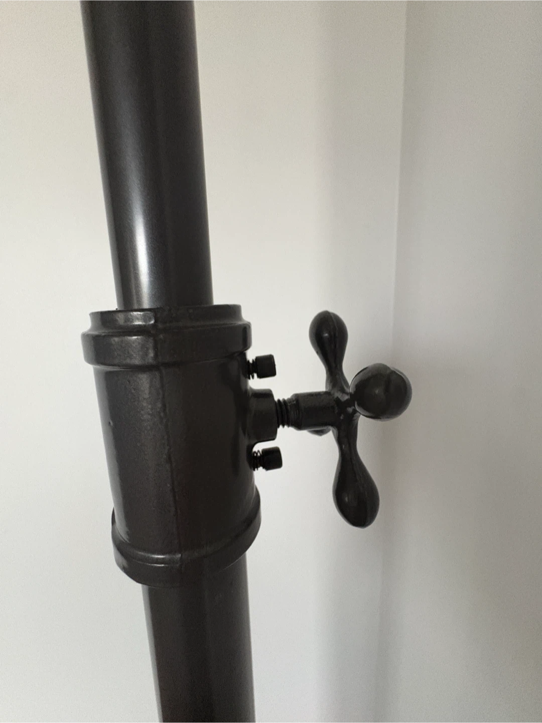 New U-LINE industrial-style retail rolling clothing rack - photo 5