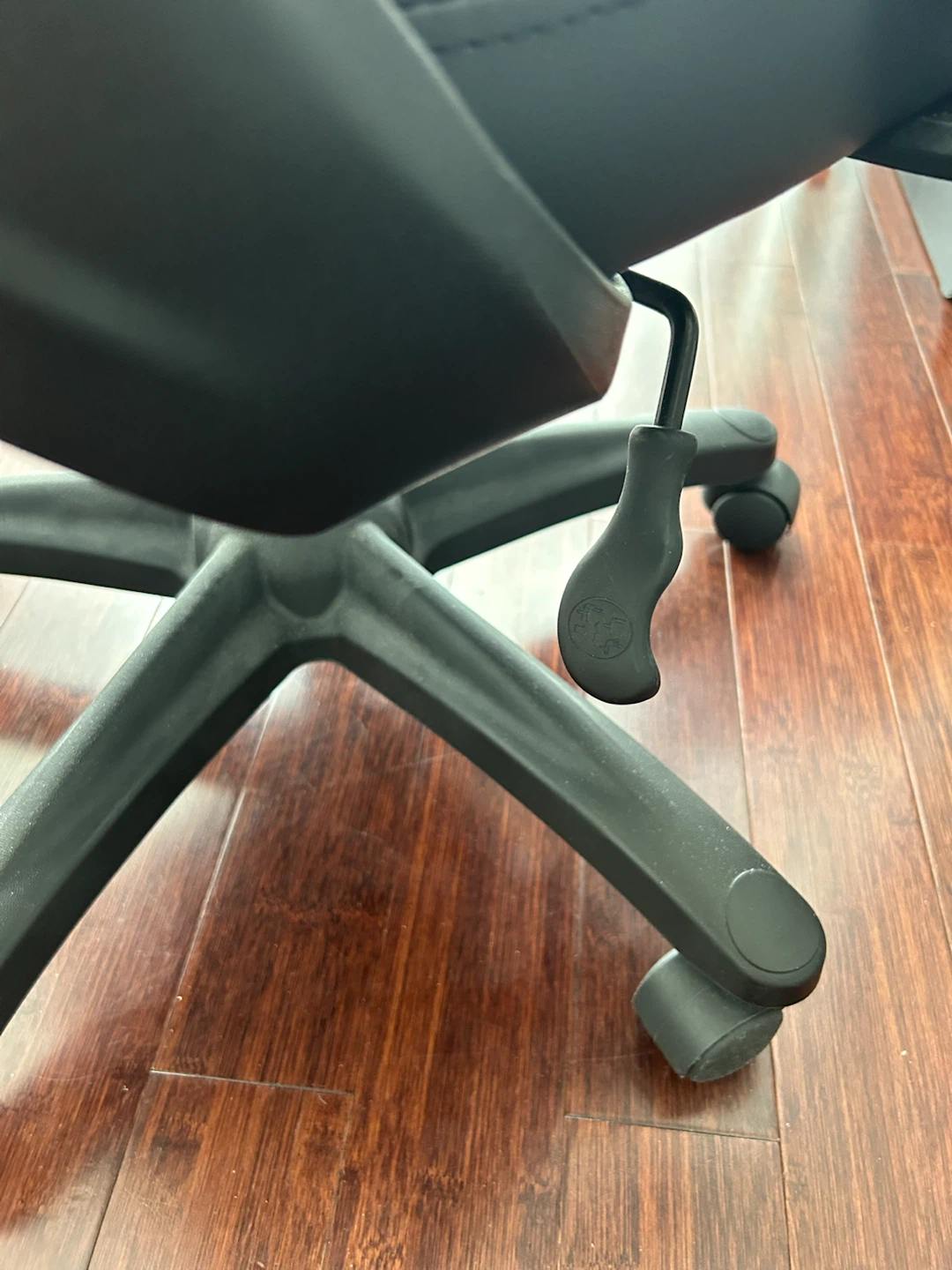 New Ergonomic Black Mesh Office Chair - photo 5