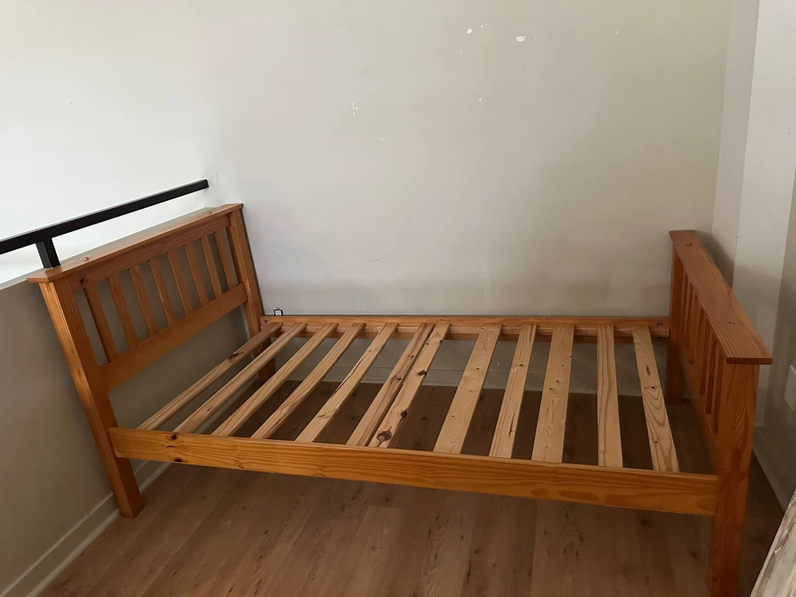 Beautiful solid wood twin bedframe