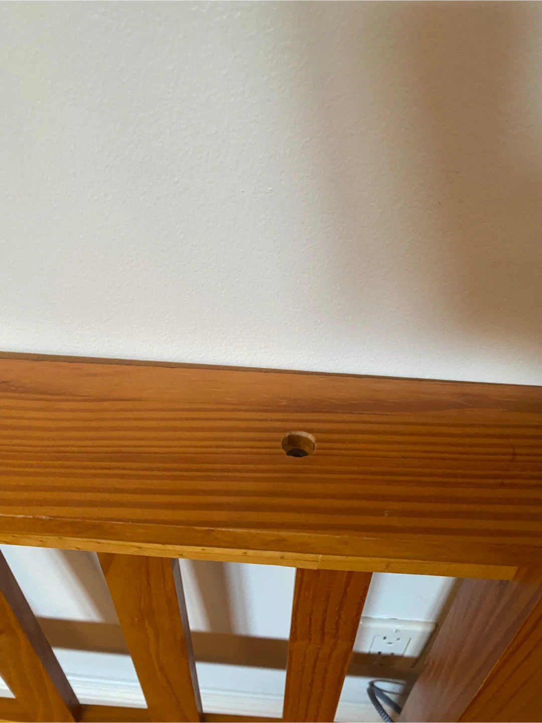 Beautiful solid wood twin bedframe - photo 4