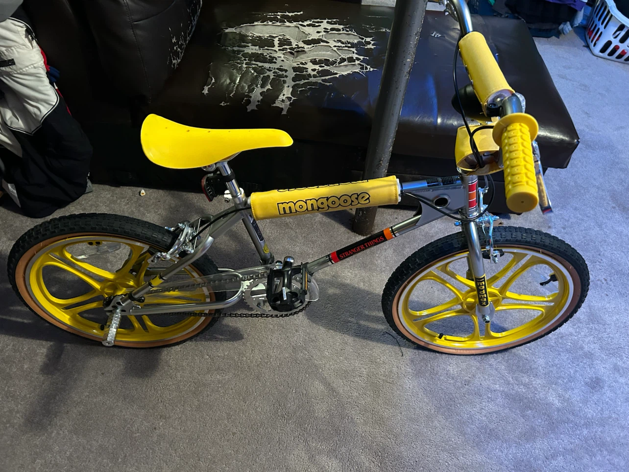 Stranger Things Mongoose bike and Flash light