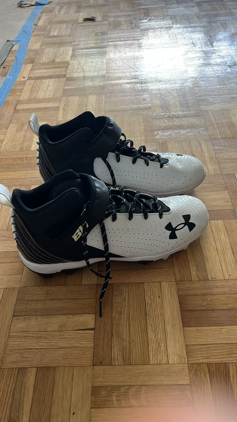 Under Armour Baseball Cleats SIZE 11 OBO