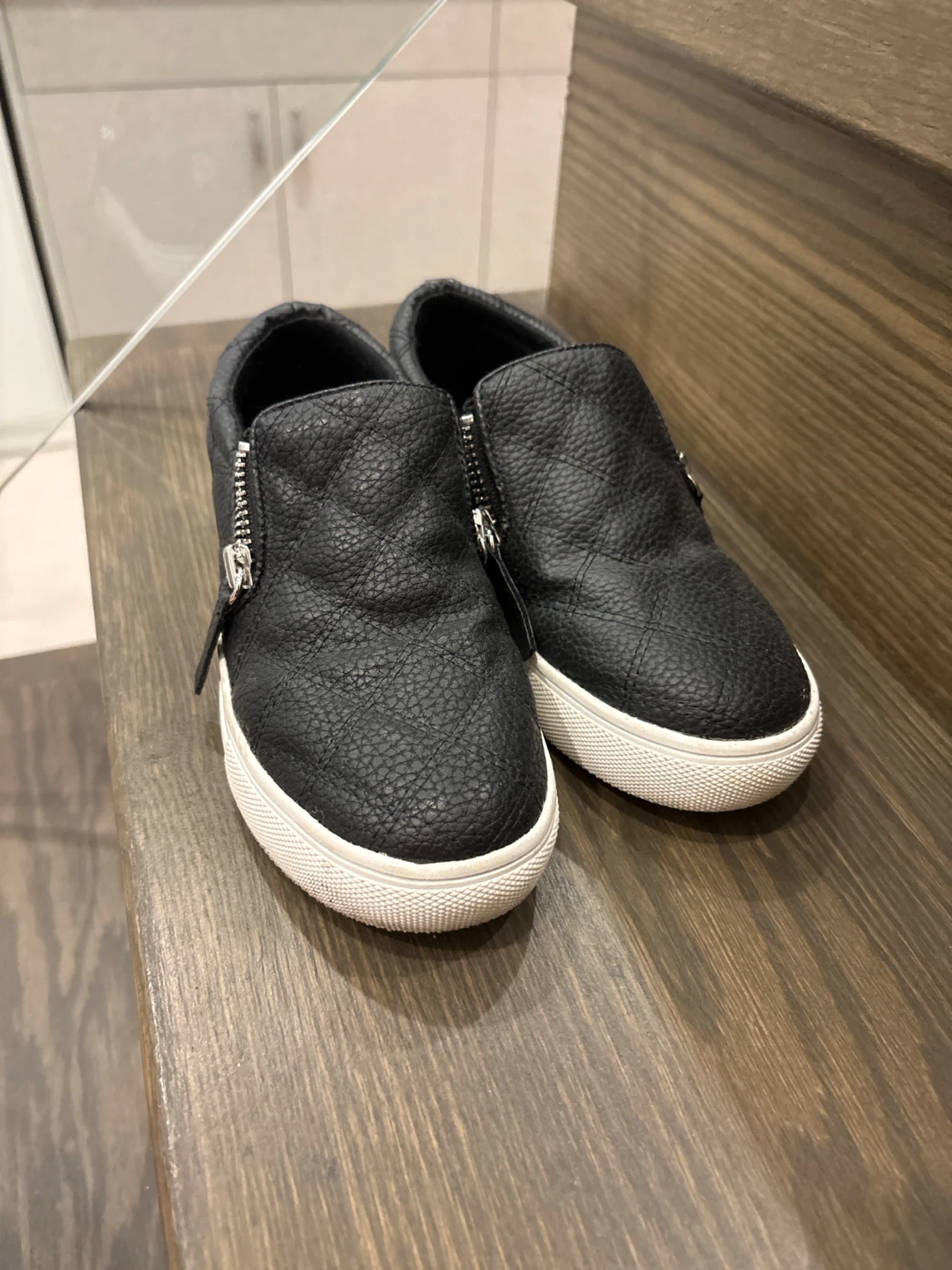 Steve Madden Black Leather Slip-On Sneakers - photo 2