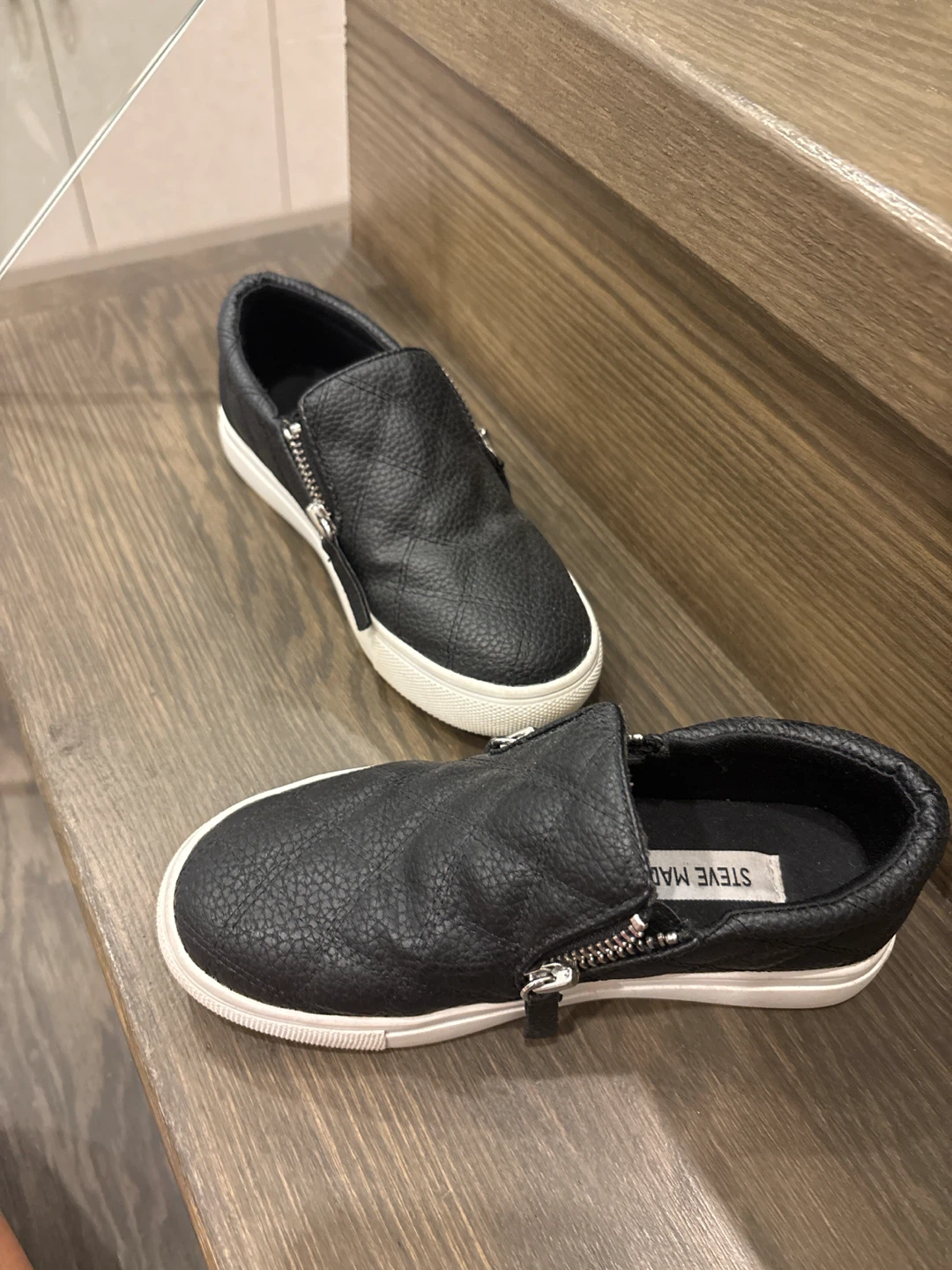 Steve Madden Black Leather Slip-On Sneakers - photo 3