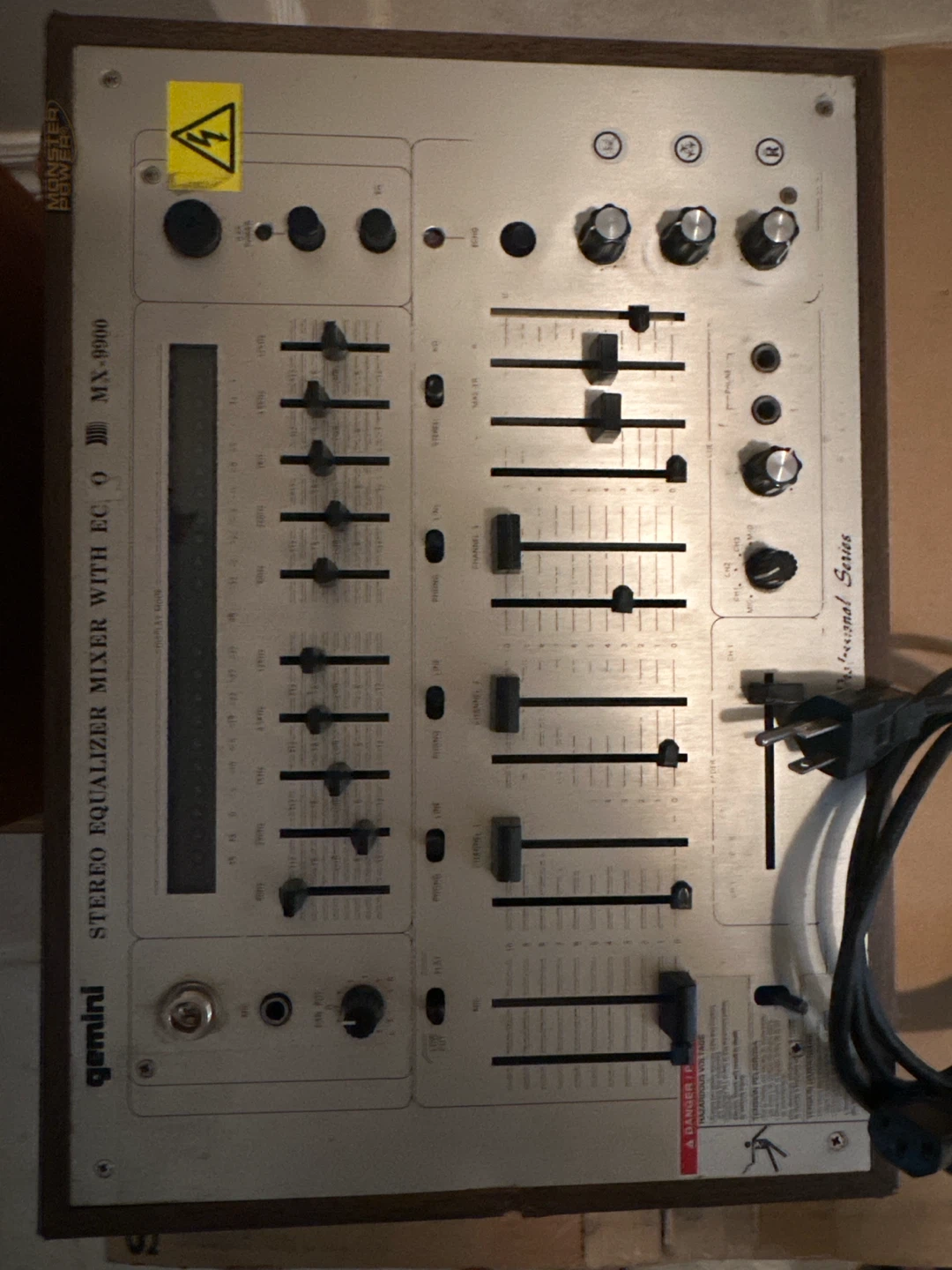 Gemini MX-9900 Stereo Equalizer Mixer
