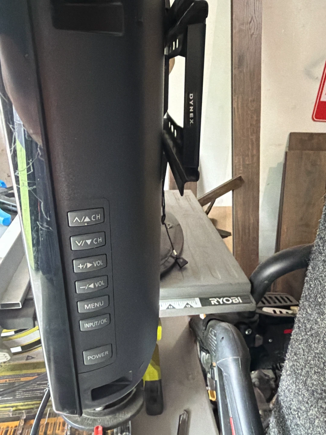 Panasonic LCD TV TC-L32X2 - photo 2