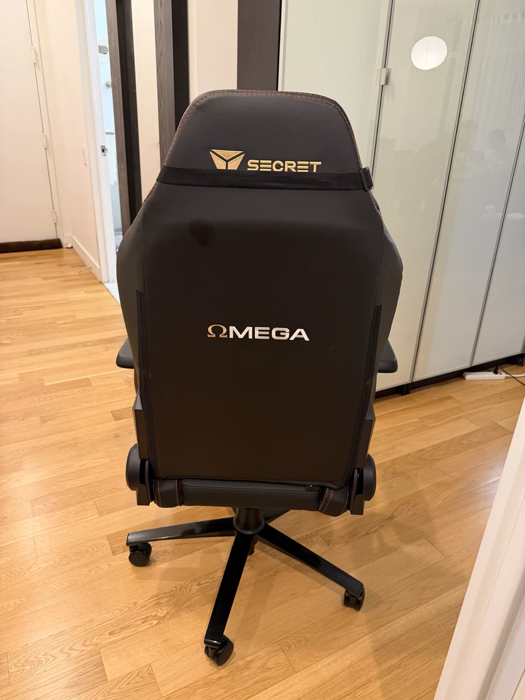 Secretlab Omega Gaming Chair - photo 3
