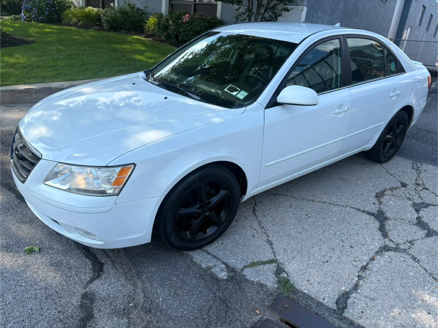 White Hyundai Sonata Sedan. $2700 - photo 2