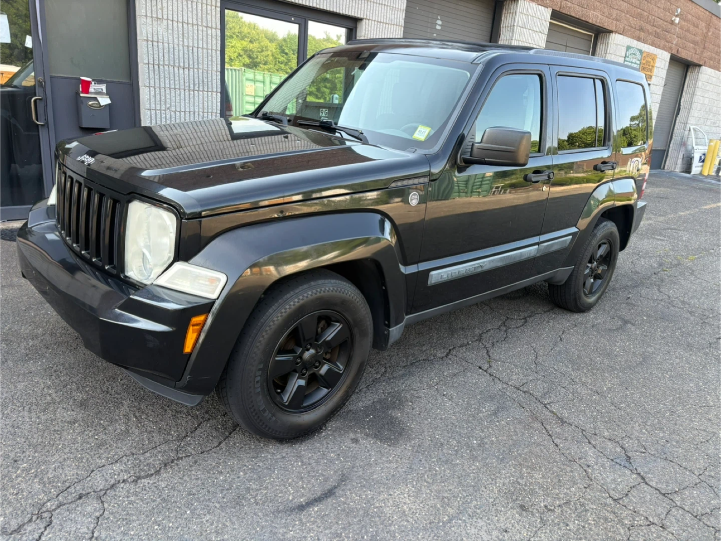 Black Jeep Liberty SUV 2800 - photo 2