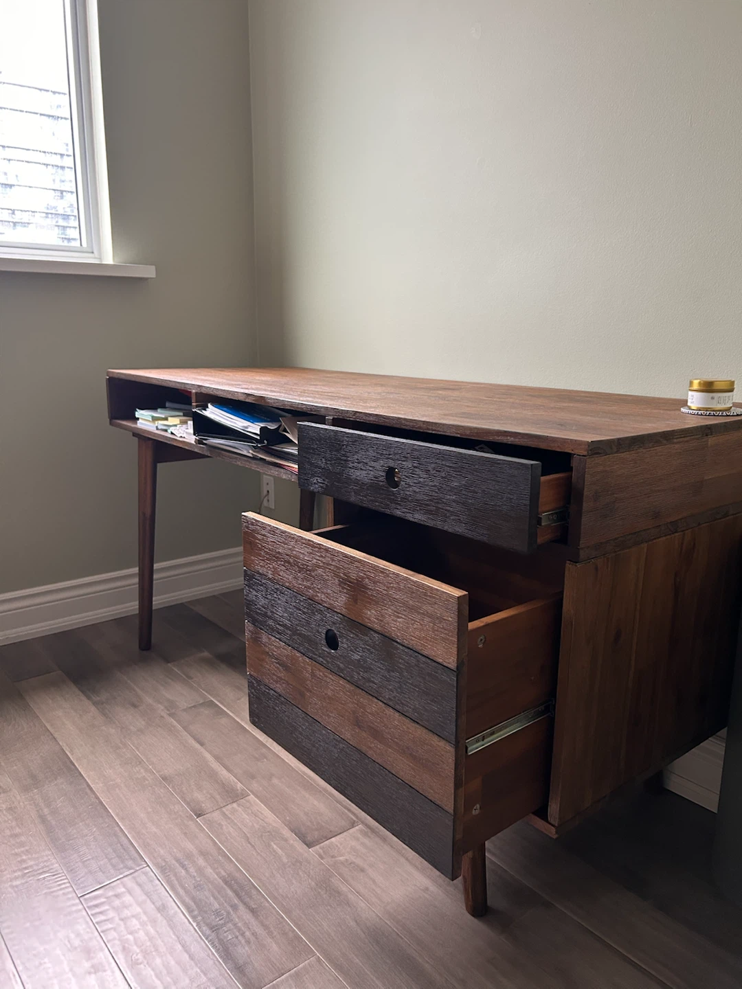 Wooden desk in great condition - photo 2