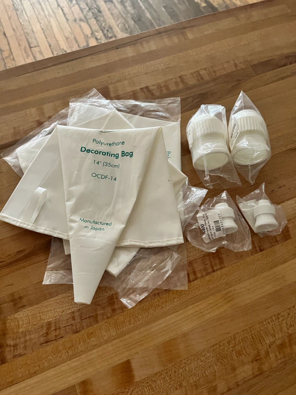 Polyurethane Decorating Bag 14" (35cm) with Tips