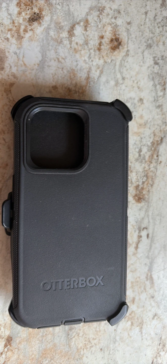 Otterbox iphone15 pro - photo 2