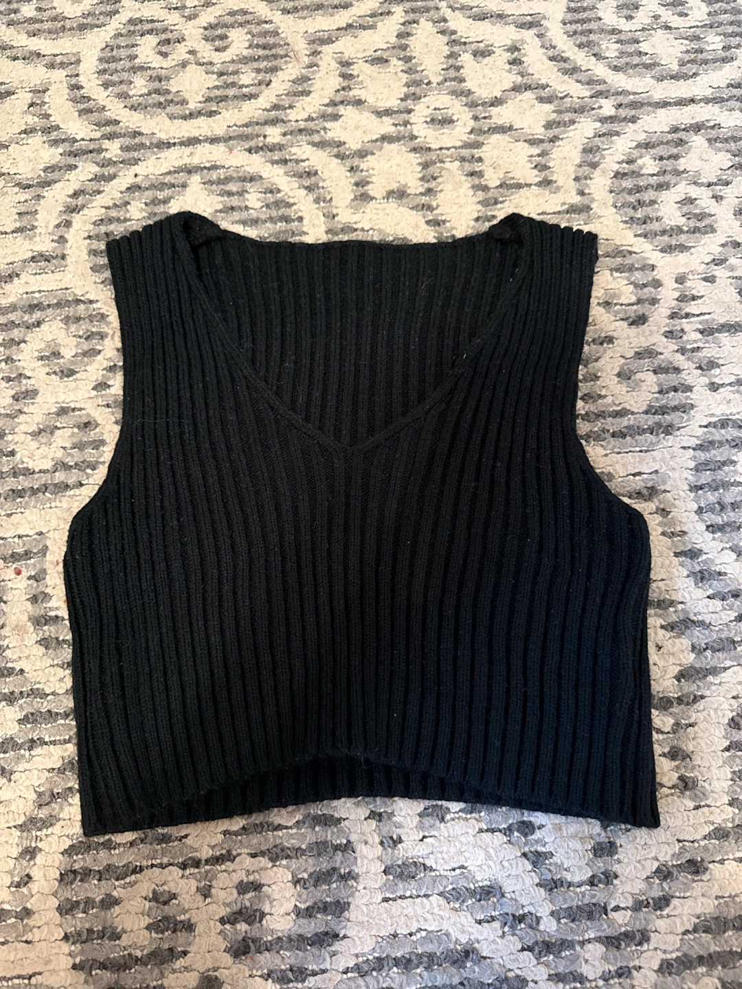 Black ribbed cropped sweater vest small