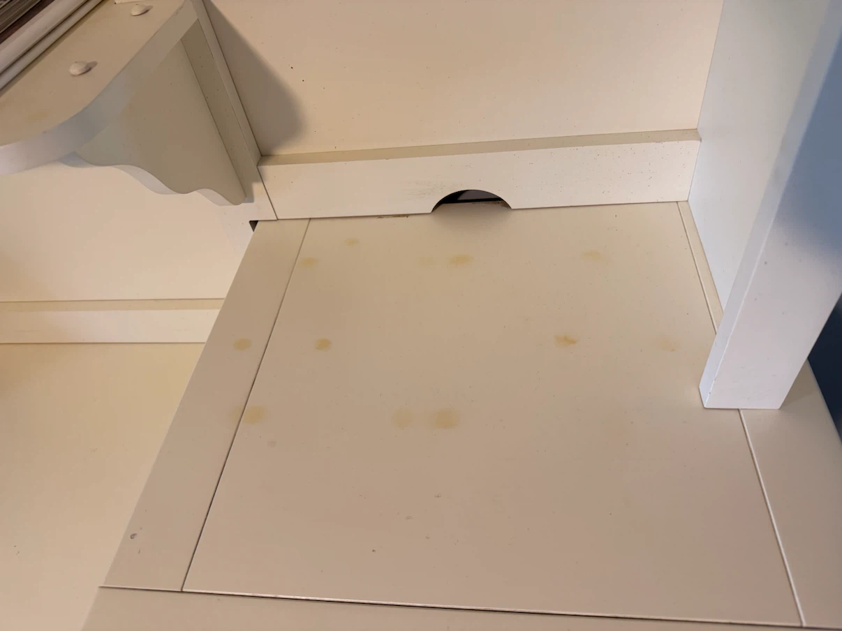White Hutch with Drawers and Cabinet - photo 2
