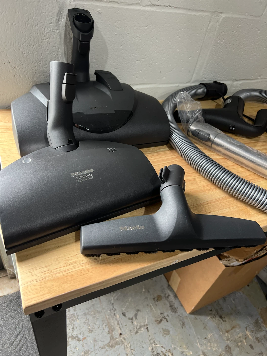 Compact C2 Cat & Dog PowerLine Canister vacuum - photo 3