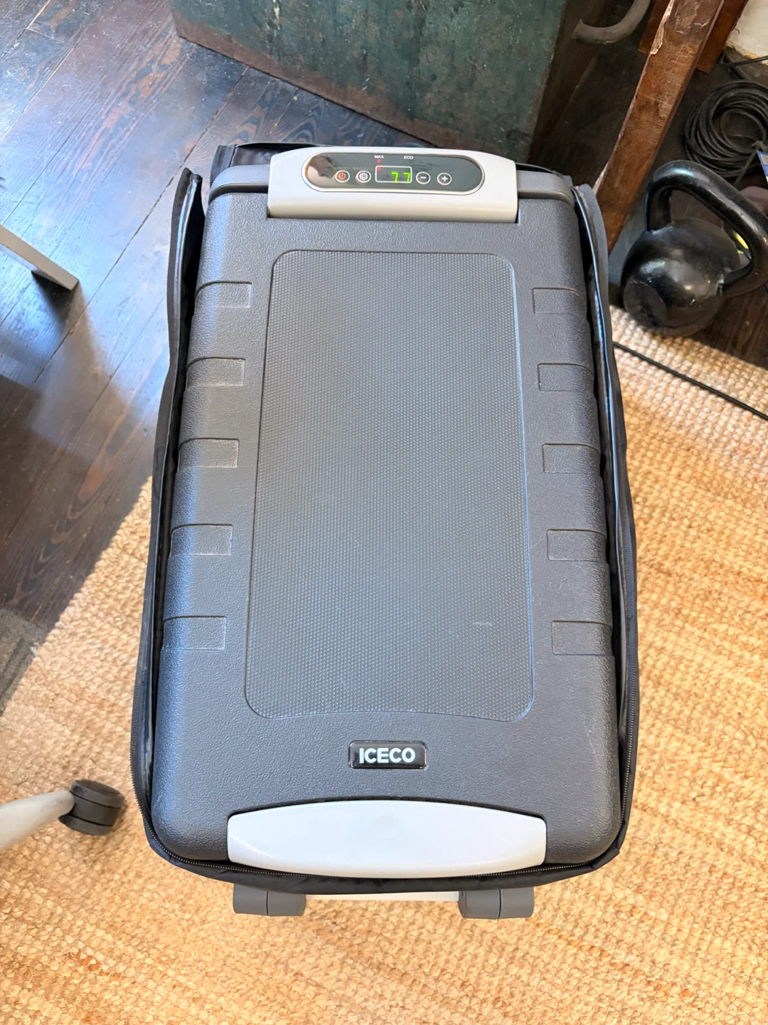 Iceco JP40 12V Fridge/Freezer - photo 2