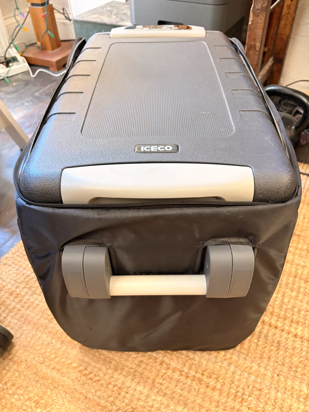 Iceco JP40 12V Fridge/Freezer - photo 3