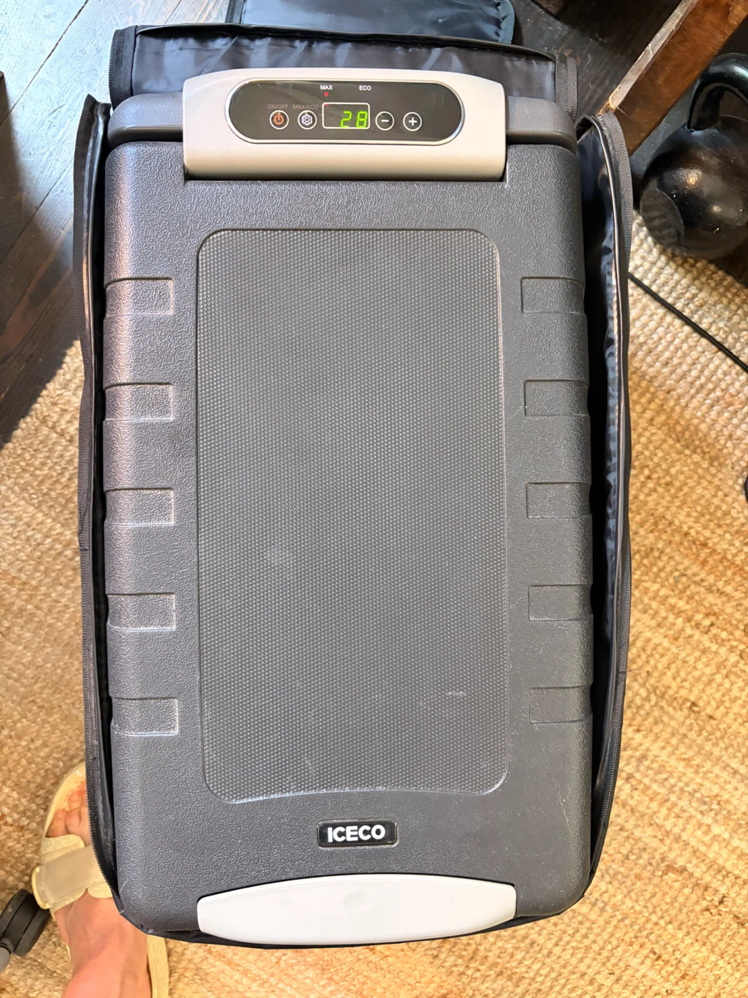 Iceco JP40 12V Fridge/Freezer - photo 4