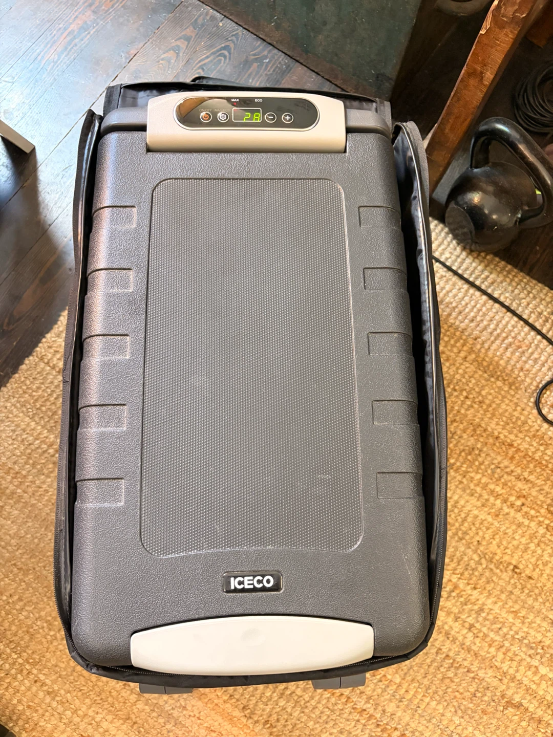 Iceco JP40 12V Fridge/Freezer - photo 5