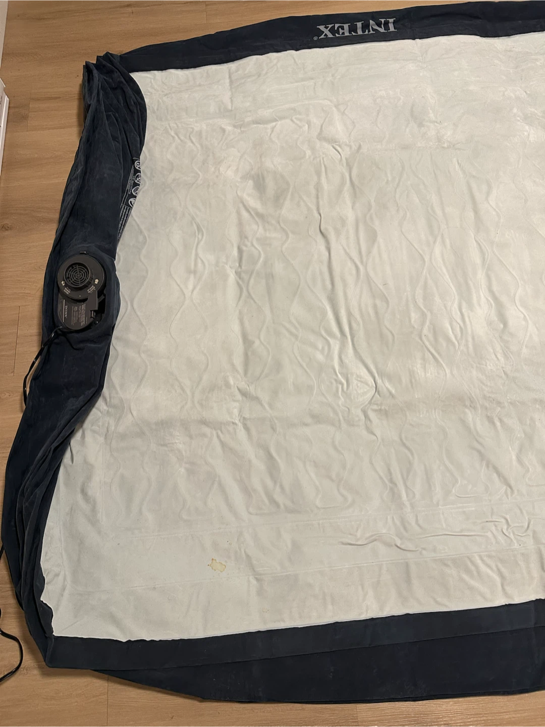 INTEX Dura-Beam® Deluxe High-Rise Air Mattress, 24in. Queen - photo 2