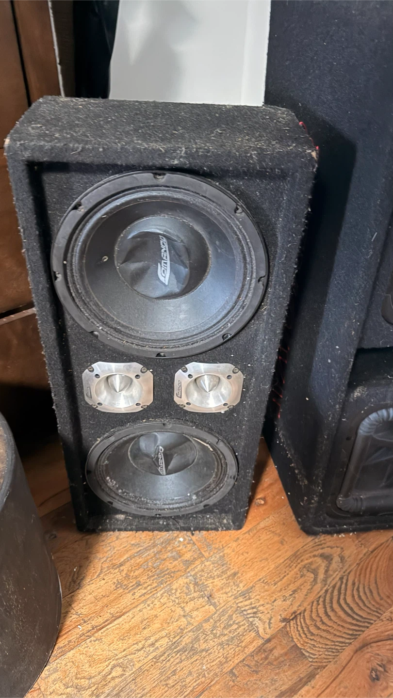 Kicker Dual 12" Subwoofer Enclosure - photo 2