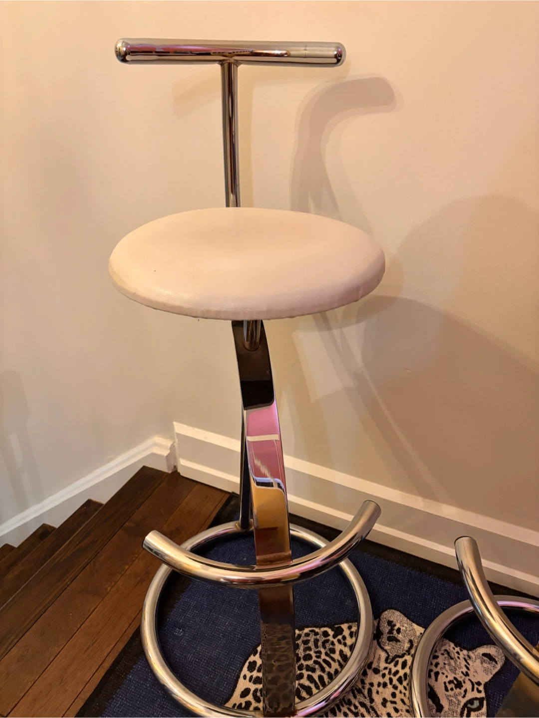 2 vintage bar stools for sale - photo 2