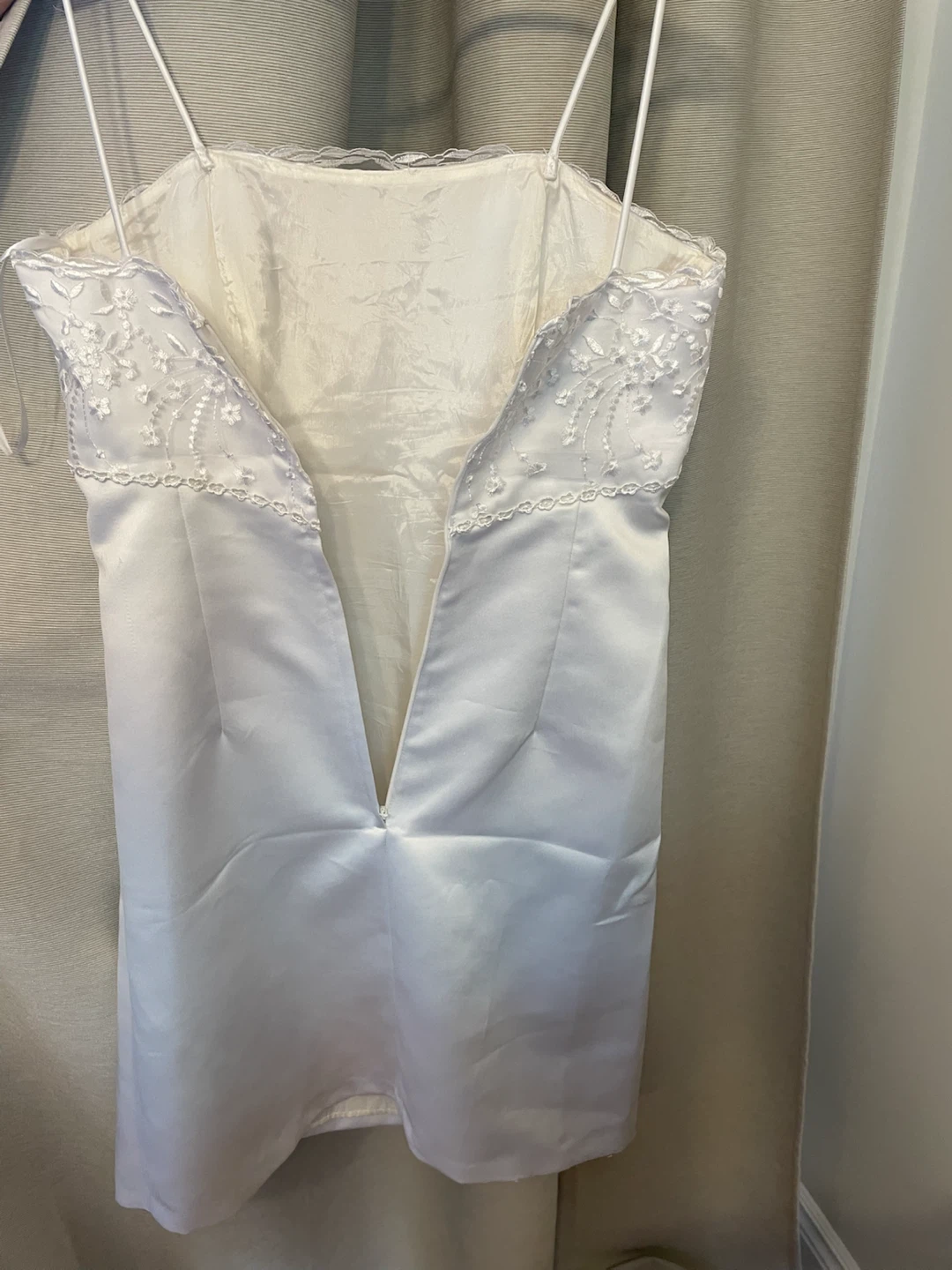White Dress Size 10 - photo 2