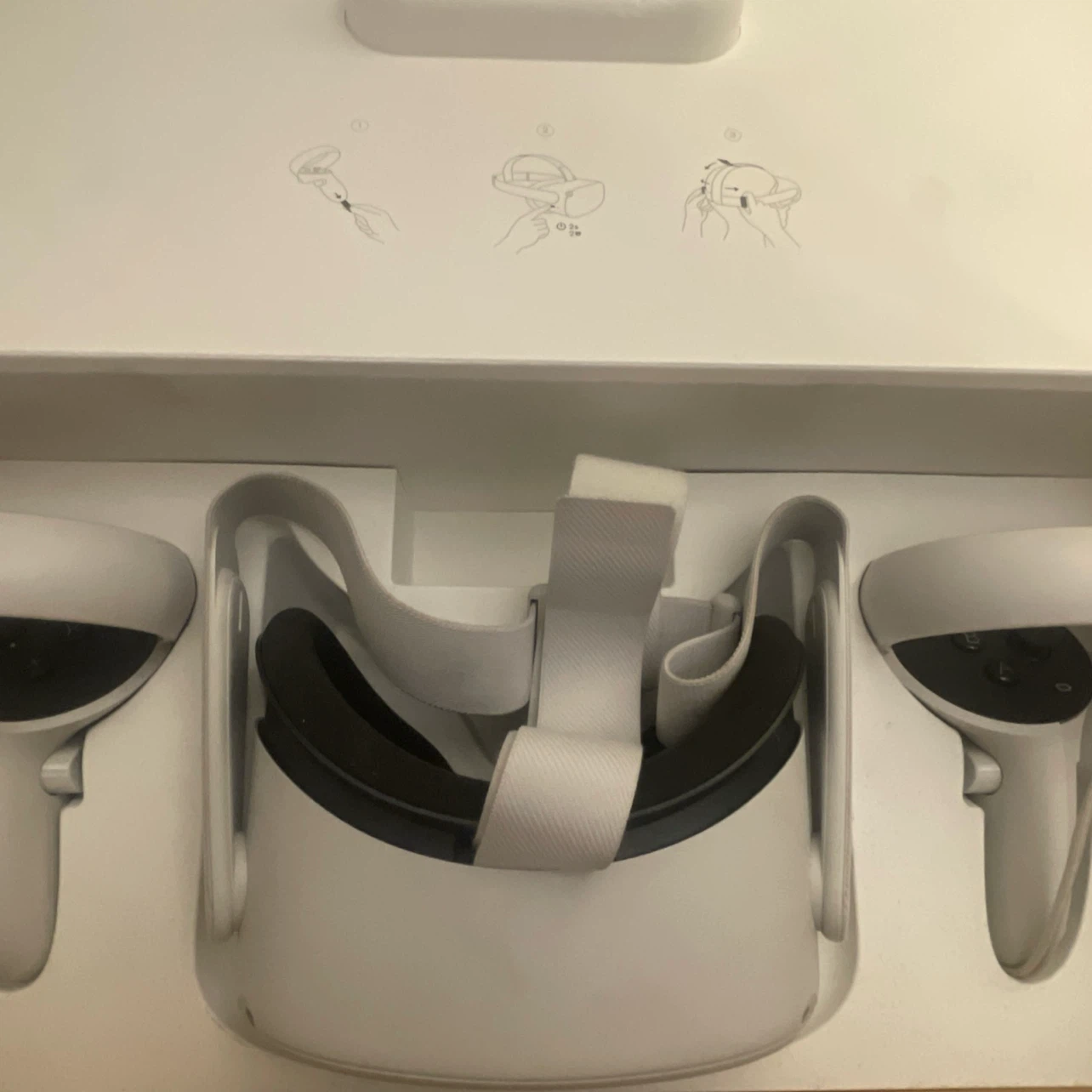 Meta Quest 2 VR Headset and Controllers - photo 3