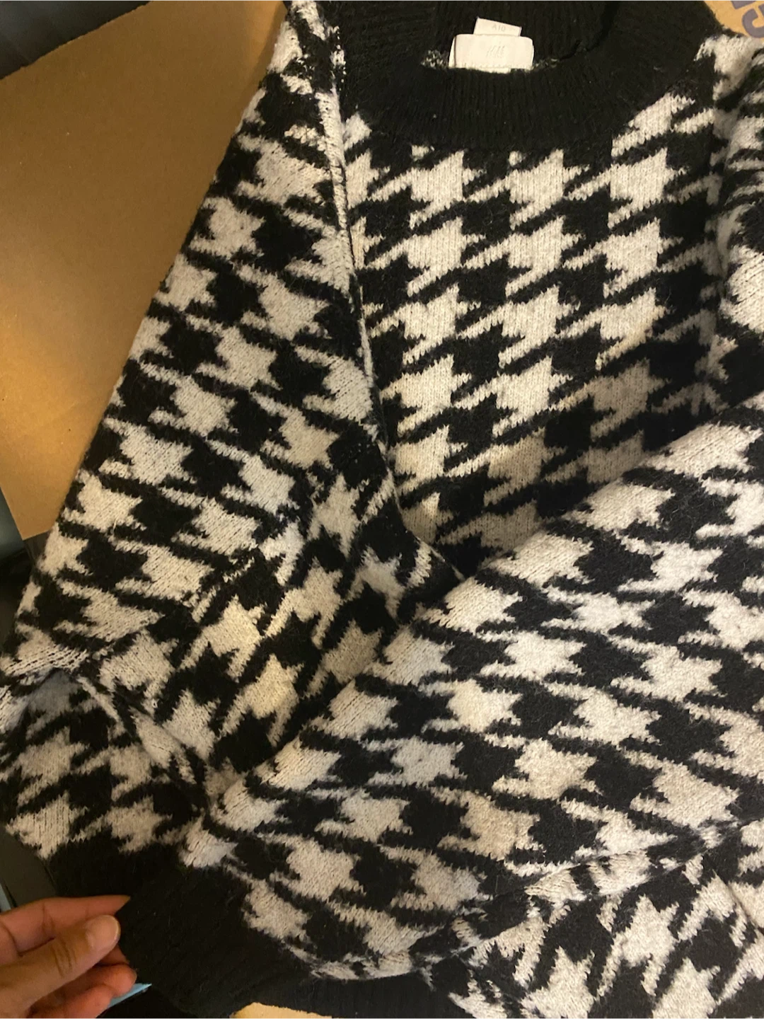 H & M sweater