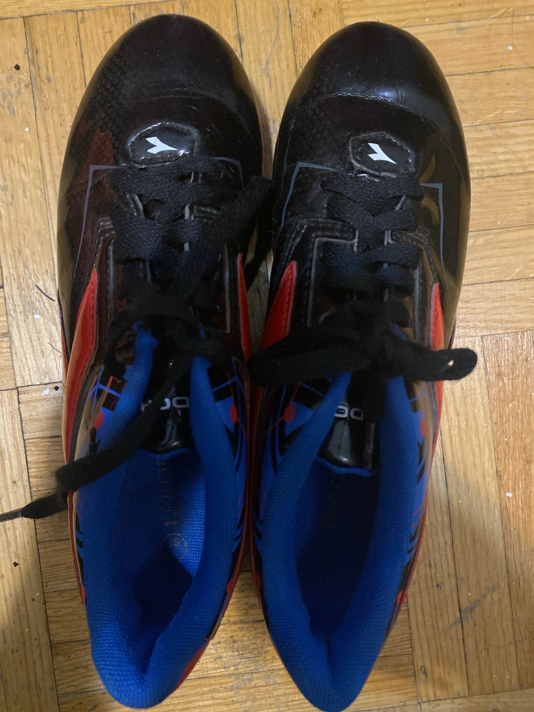 Soccer shoes