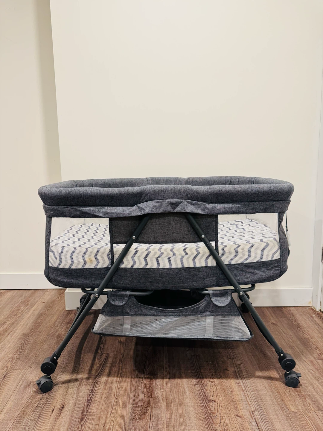 Grey Bassinet with Mosquito Netting - photo 2