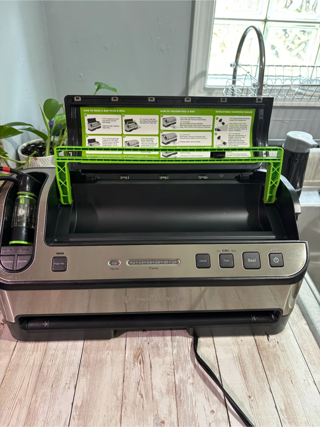 FoodSaver Vacuum Sealer - photo 2
