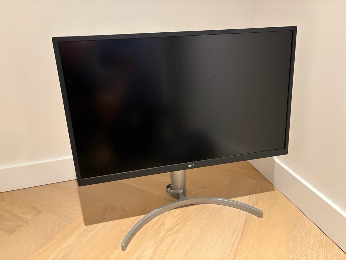 LG 27UL550-W 27" 4K Monitor