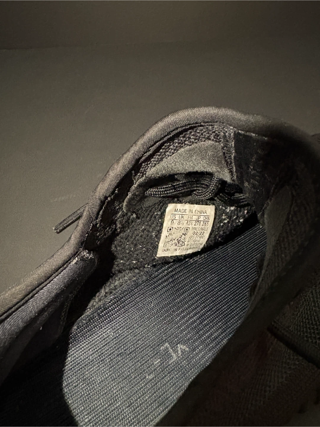 Yeezy 350 V2 Onyx Size 9 - photo 5